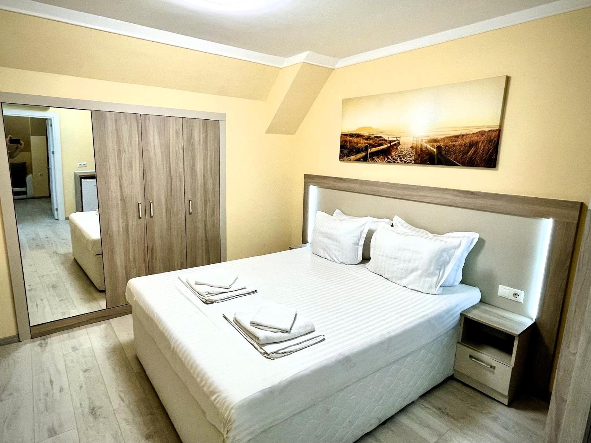 Apart-Hotel Panorama Sea Lux Primorsko Exterior photo